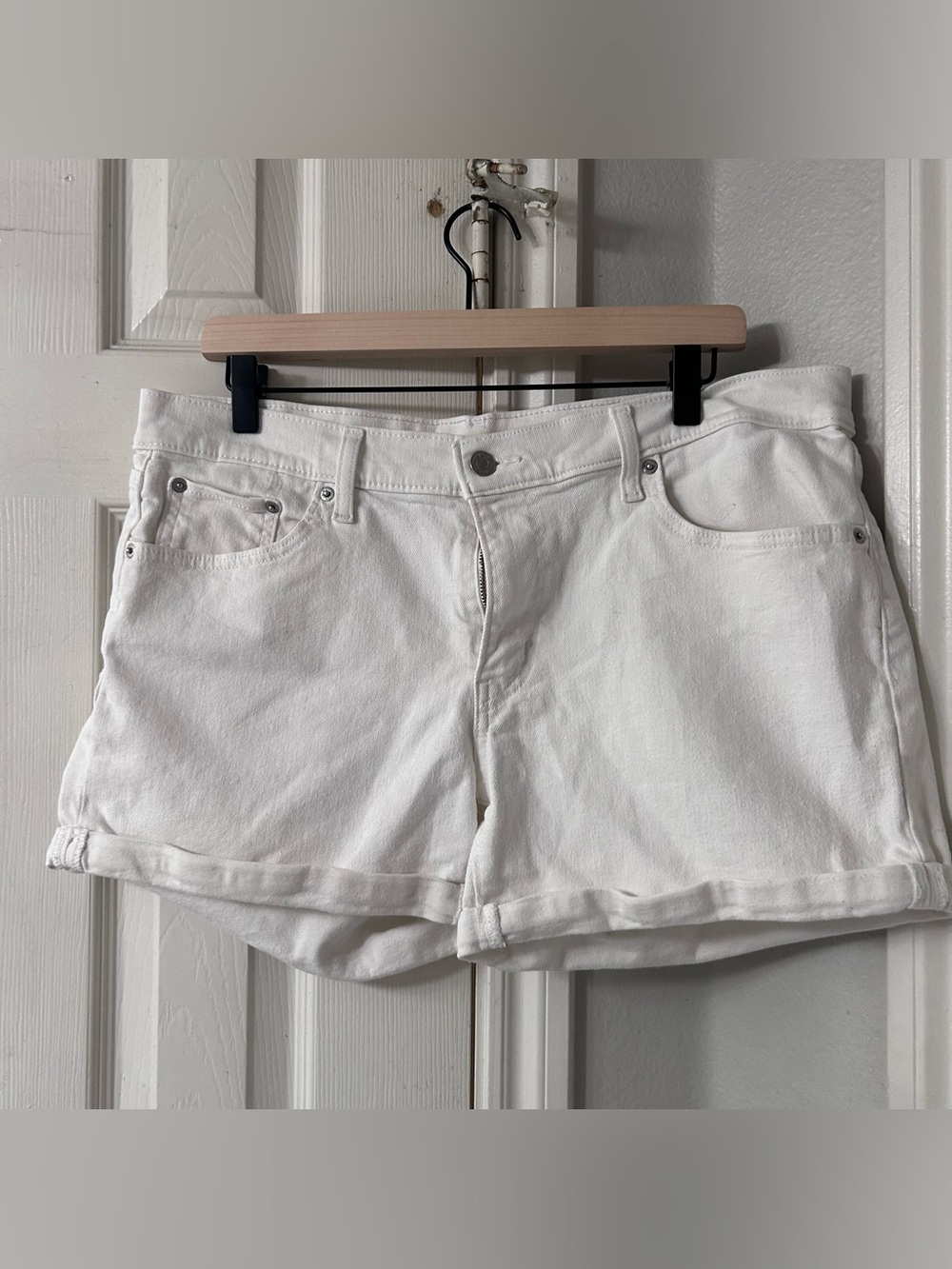 Levi’s White Mid Length Denim Shorts Size 32